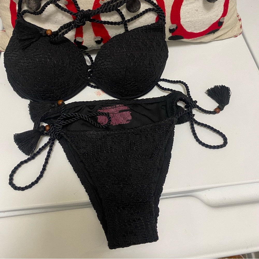 Victiora secret size top 32 B bottom is XS slightly used
